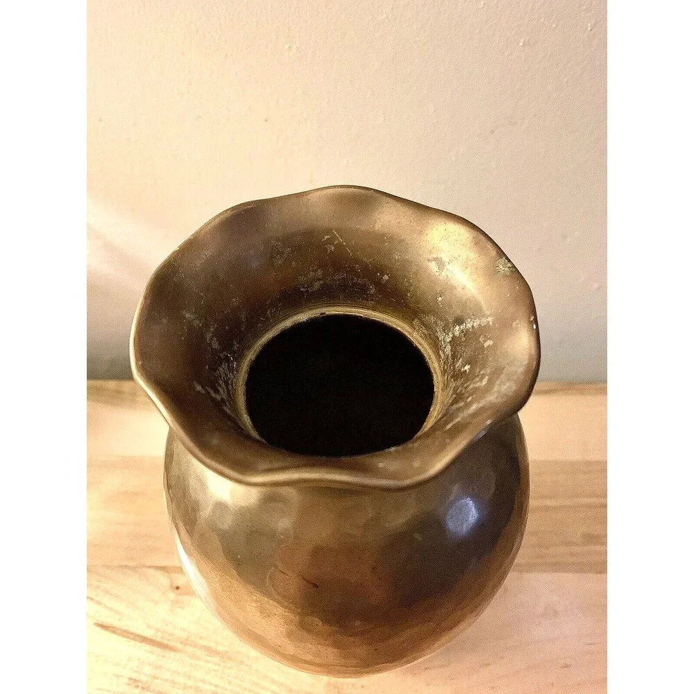 VINTAGE SOLID BRASS HAMMERED VASE 8.5